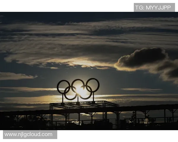 激情四溢的奥运会足球赛场展现青春梦想与国际友谊的完美结合